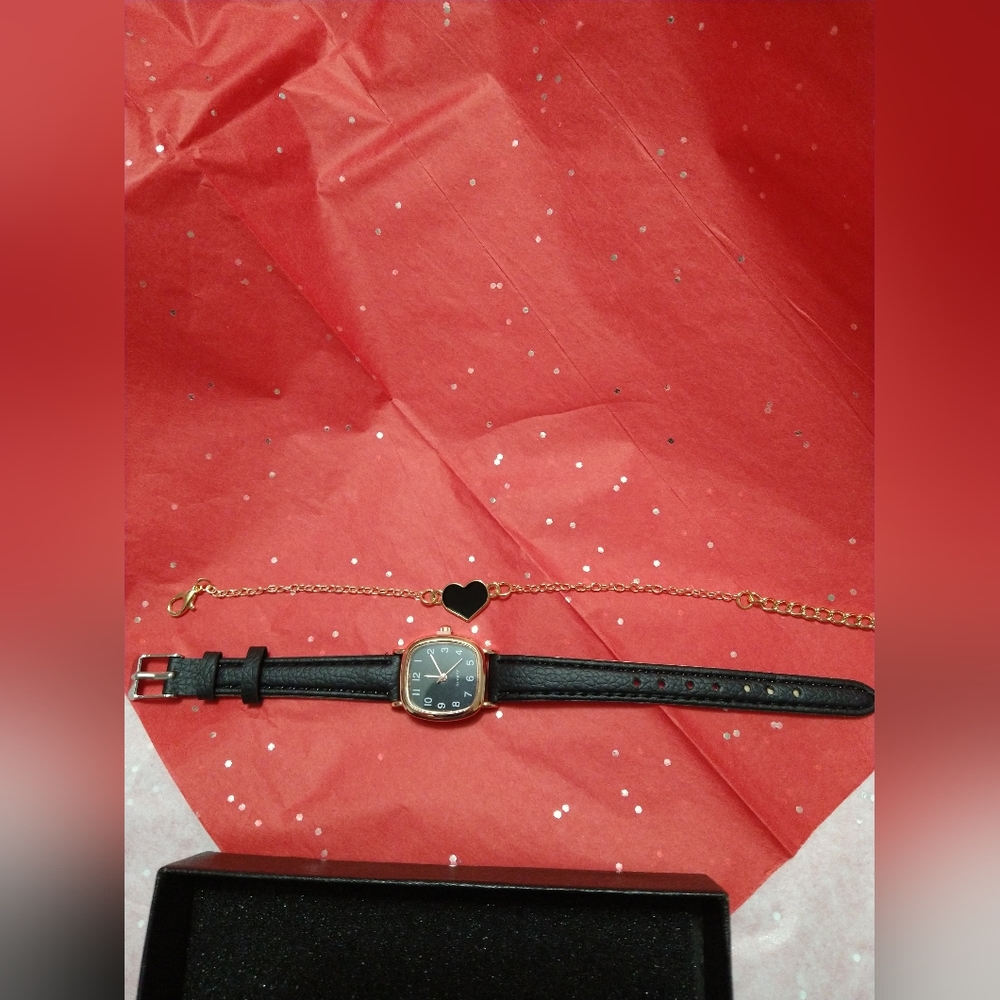#19 Women's Quartz Watch & Heart Bracelet Gift Set - Picture 8 of 11